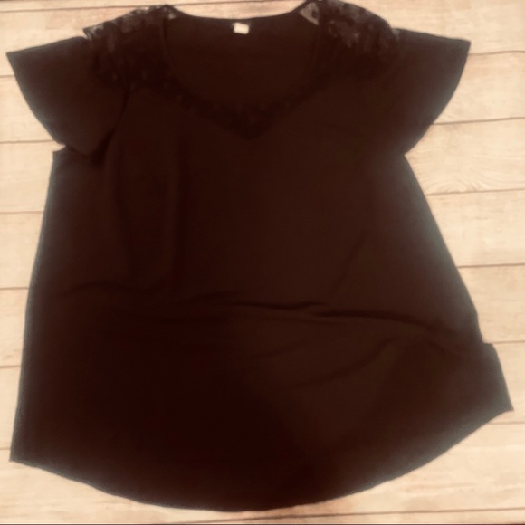 Torrid Crepe Mesh Dot Flutter Sleeve Top - Picture 9 of 9